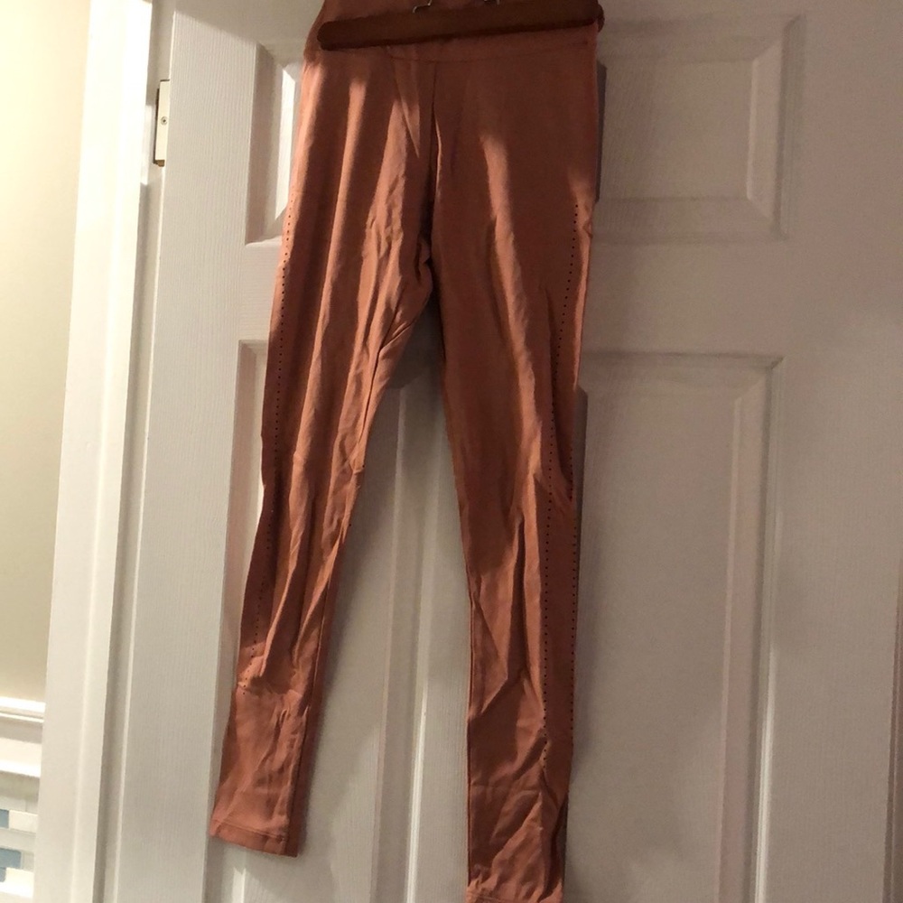 Gymshark NWOT laser cut midrise workout leggings
